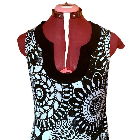 FRANK LYMAN - Black and White mandala floral sleeveless Top - Size 12 - Picture 4 of 10